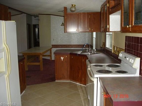 3rd image of 250 Steamboat Dr