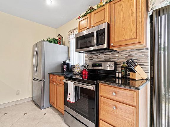 4th image of 205 SE 1st Cir #7A
