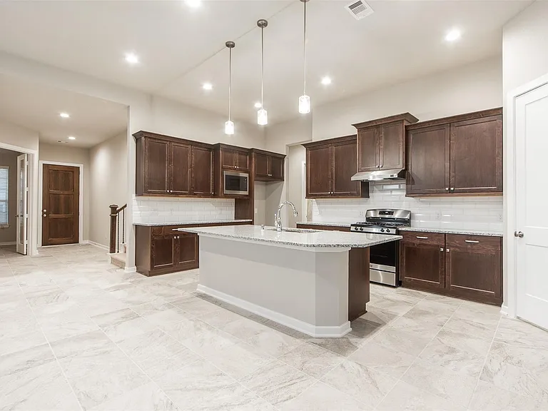 8706 Fox Trail Dr — Photo 9