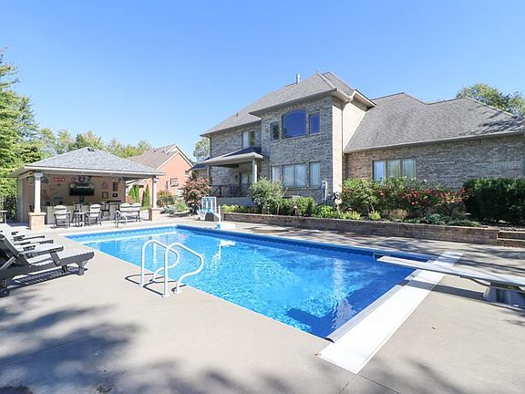 4th image of 282 Camelot Ln