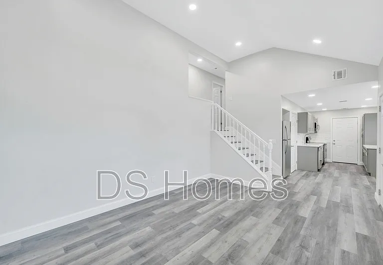 615 Macdonald Ave — Photo 6