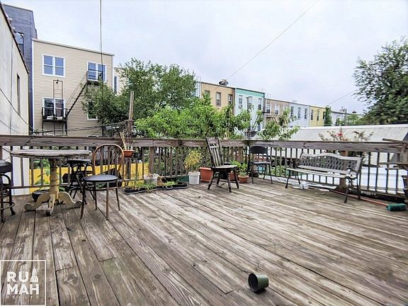 2nd image of 276 Woodbine St #2B