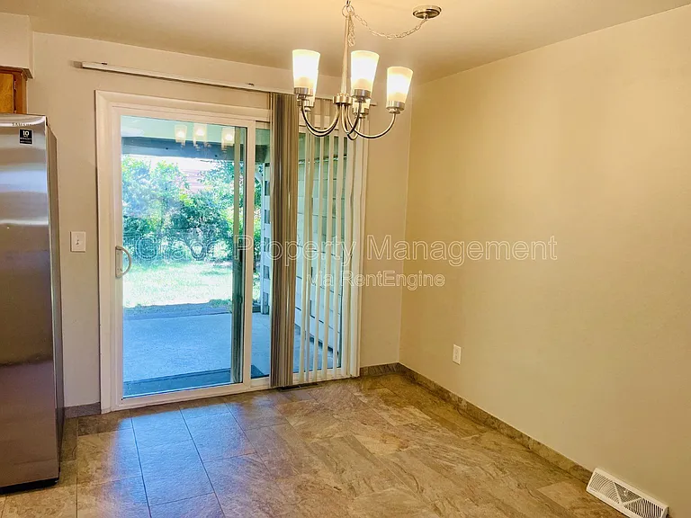 3583 Wright St — Photo 8