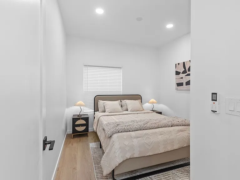 6916 Eberhart St — Photo 19