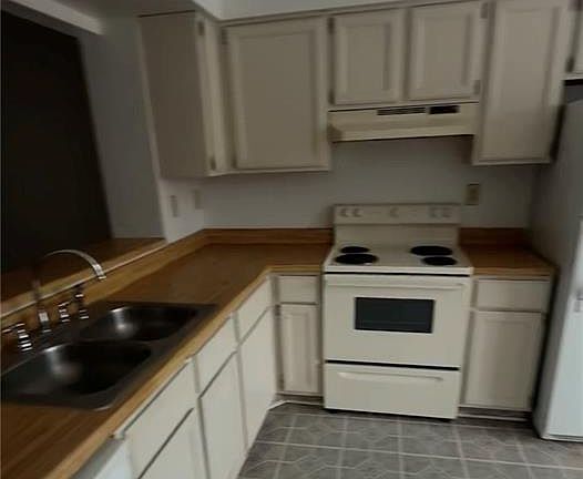 2nd image of 824 Nottaway Dr