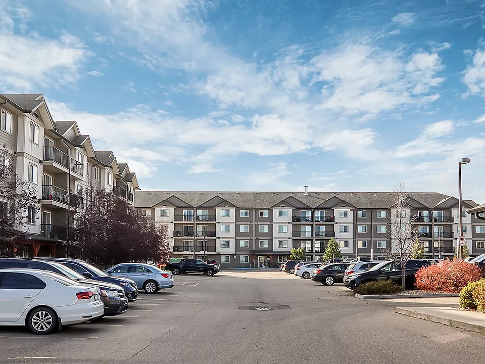 130 Albany Dr NW