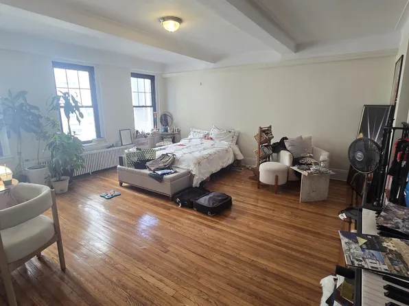 310 East 55th Street image 1 of 5