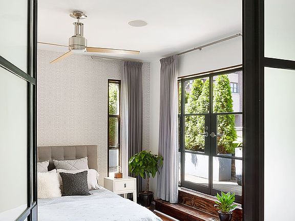 5th image of 17 W 64th St