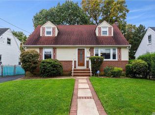 586 Georgia St, Hempstead, NY 11550