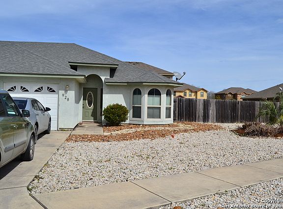 2nd image of 928 Brown Rock Dr