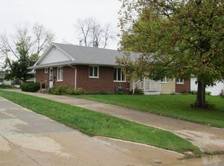 609 S Locust St, Mount Pleasant, IA 52641