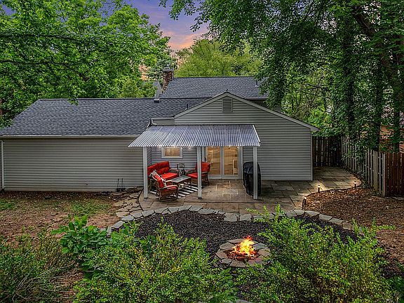 3rd image of 112 Pewter Ln