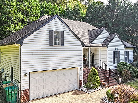 3rd image of 4824 Bristol Cir