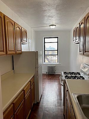 4th image of 32-16 Crescent St #6K