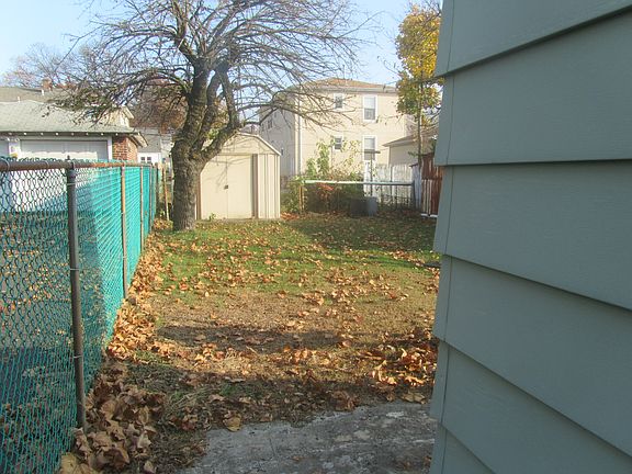 4th image of 42 Garden Ave