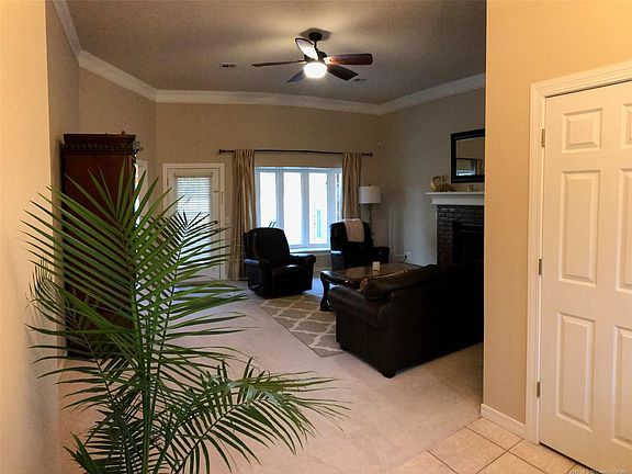 5th image of 313 Castle Creek Dr