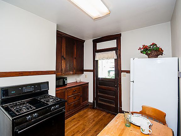5th image of 631 Forest Ave