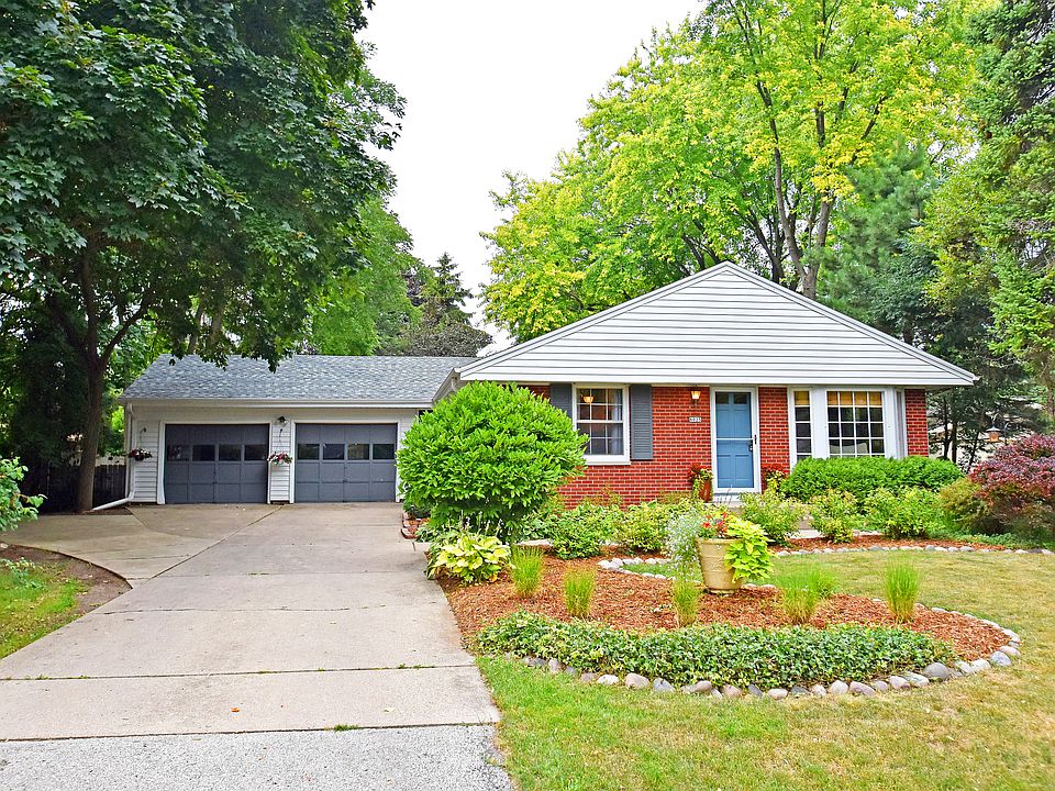 1st image of 6025 N Hyacinth Ln