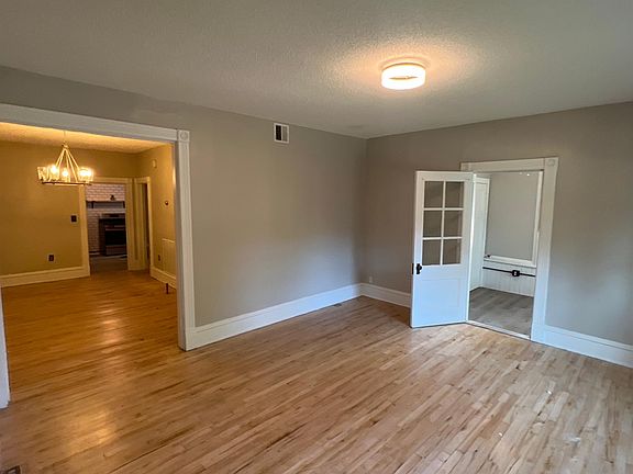 4th image of 1007 19th Ave NE Unit 1