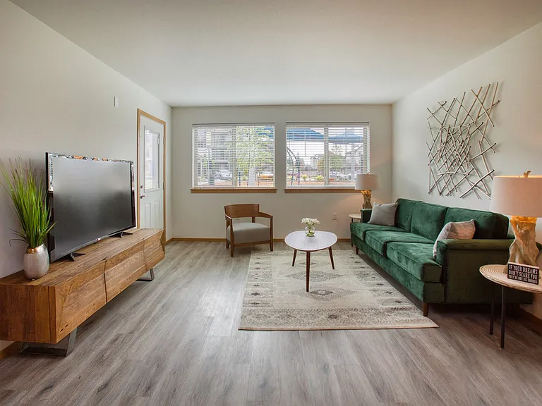 Sawyer Trail Apartments & Townhomes — Photo 28