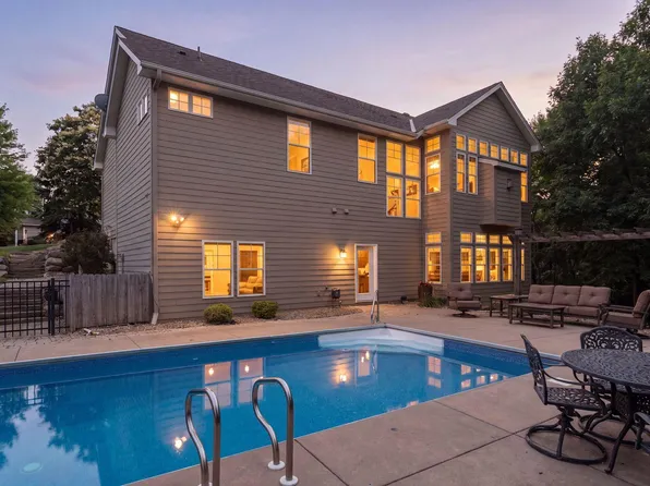 3958 Greystone Rdg, Eagan, MN 55122