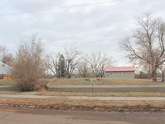 4th image of 636 Illinois St