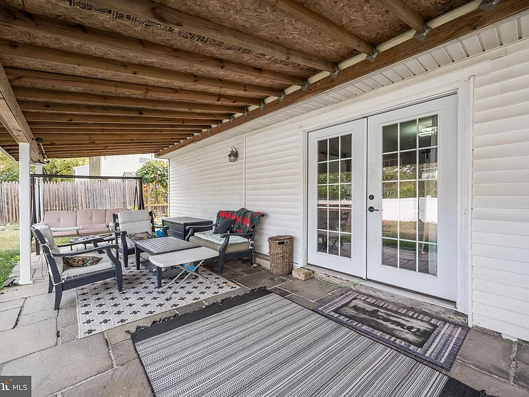 325 Juniper Dr — Photo 40