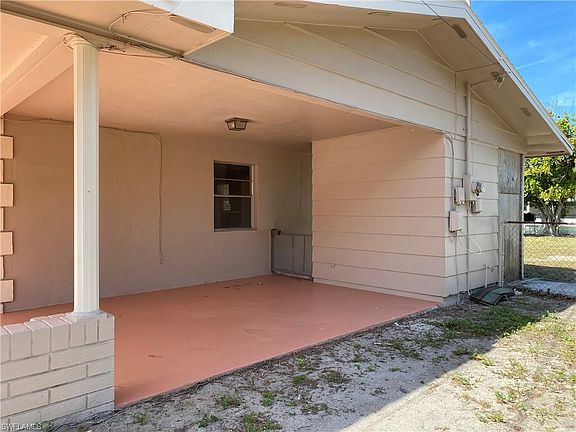 3rd image of 426 NE 15th Pl
