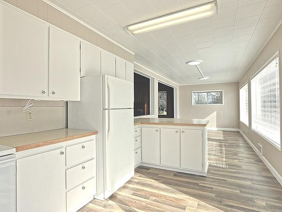 3rd image of 112 Priest Point Dr NW