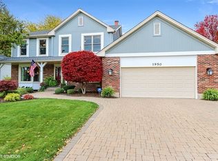 1950 N Oak Wood Dr, Arlington Heights, IL 60004