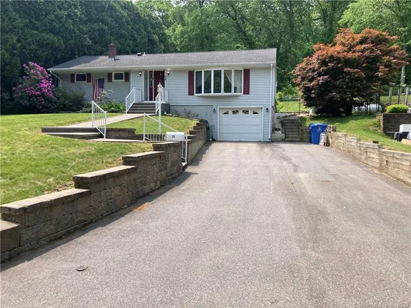 39 Linda Avenue, Montville, CT 06382