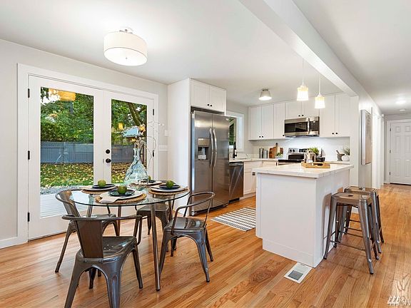5th image of 19333 5th Ave NE