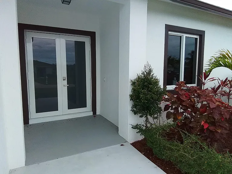 1258 SW Santiago Ave — Photo 3