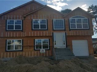 46 Hyde Park Ave, Bay Shore, NY 11706