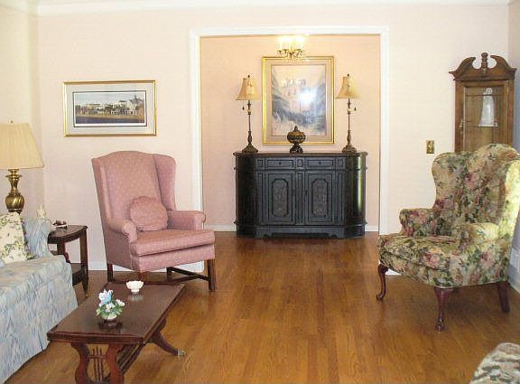 3rd image of 2023 Lorraine Dr SW