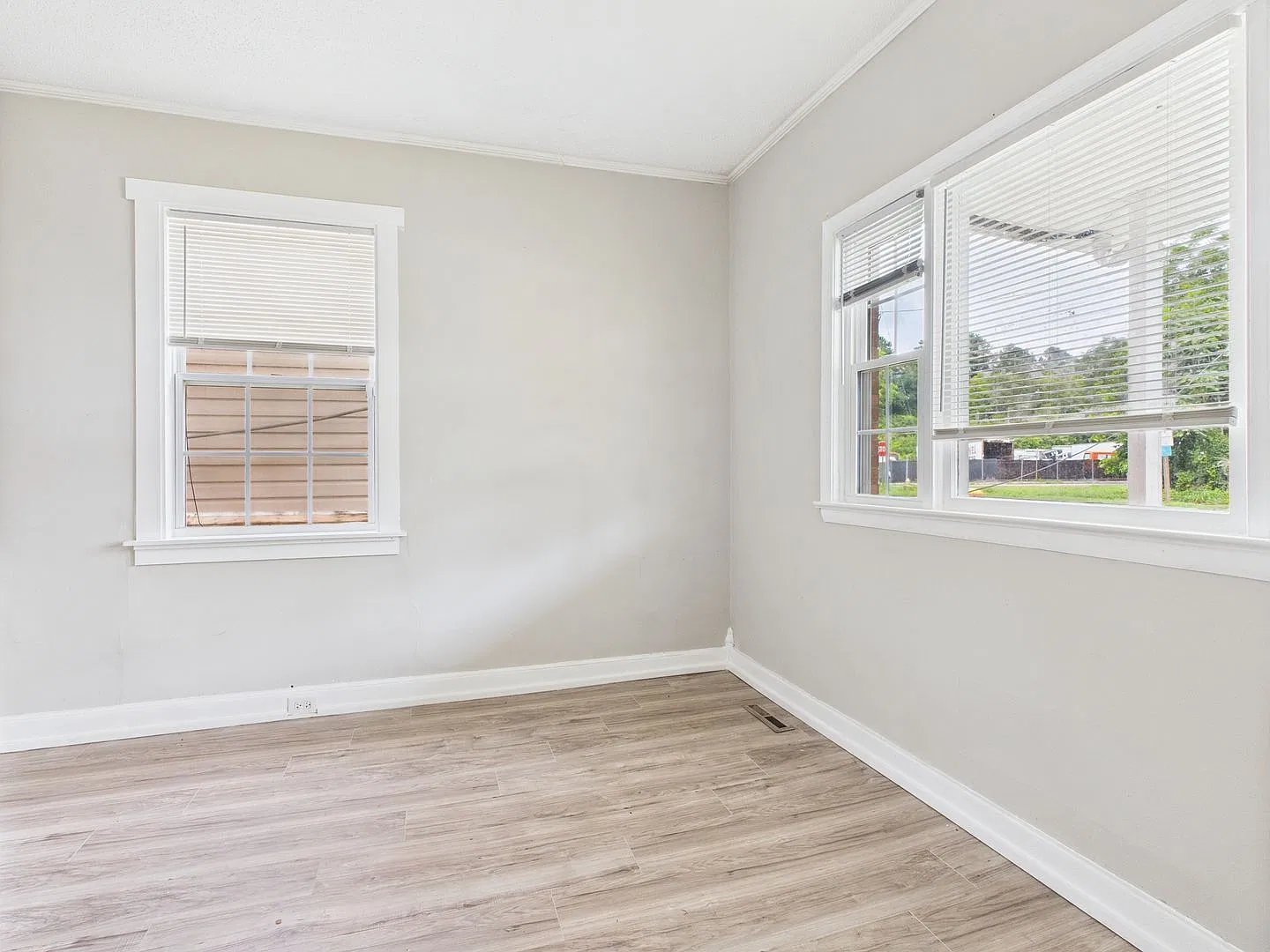 3 bed, 2.0 bath, 1361 sqft, $1,501 — Photo 2