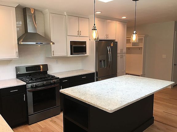 3rd image of 202 Hodenpyl Dr SE