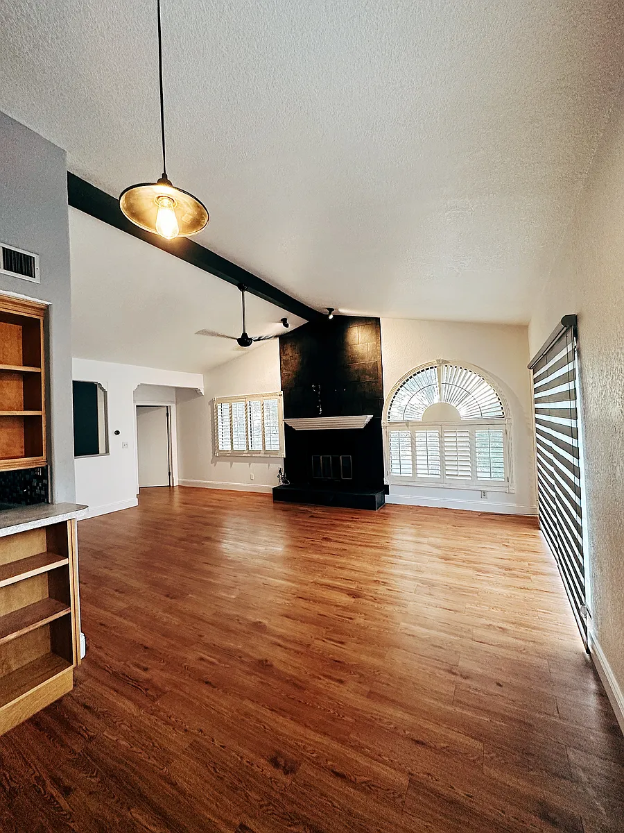 Building Photo - 4614 N Stanton St #G48