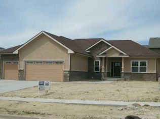 16863 Tanglewood St, Clive, IA 50325
