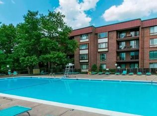 124 Roberts Ln, Alexandria, VA 22314