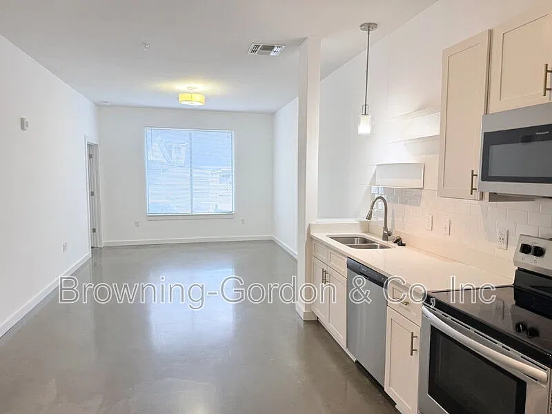 1 bed, 1.0 bath, 756 sqft, $1,700 — Photo 4