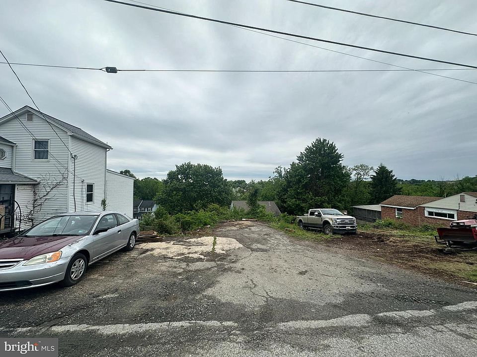 2nd image of 113 Ridge Ave