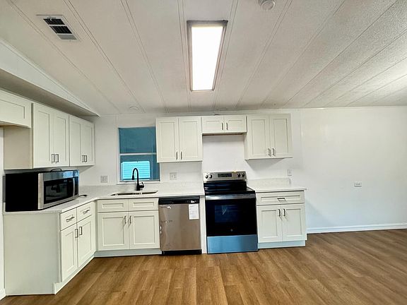 3rd image of 1973 Mango St NE