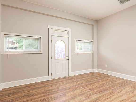 3rd image of 5409 Lansdowne Ave