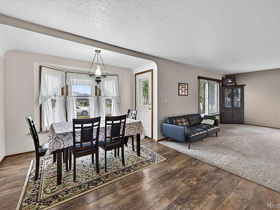 3rd image of 13520 N Fenton Rd