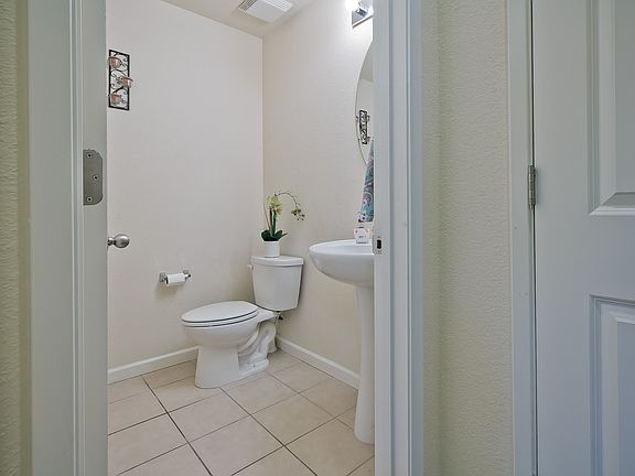 5th image of 679 N Marquis Way