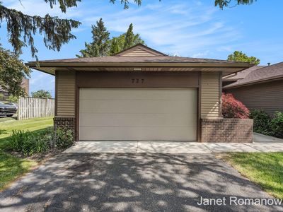 727 Bradford Pl NE, Grand Rapids, MI, 49525