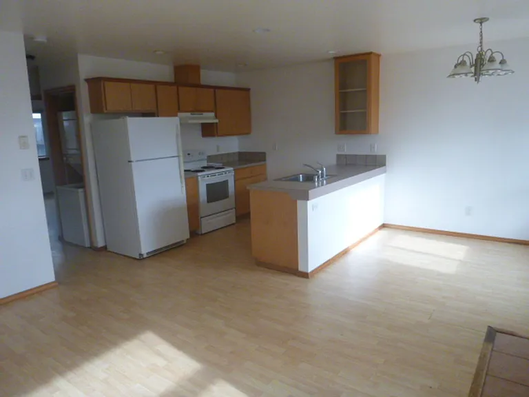 1030 Mount Olympus Ave SE — Photo 2