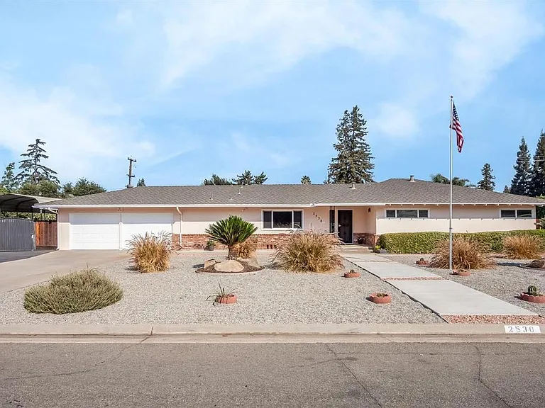 2530 W Fir Ave — Photo 1