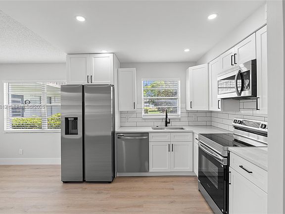 2nd image of 213 N Oakridge Blvd #213